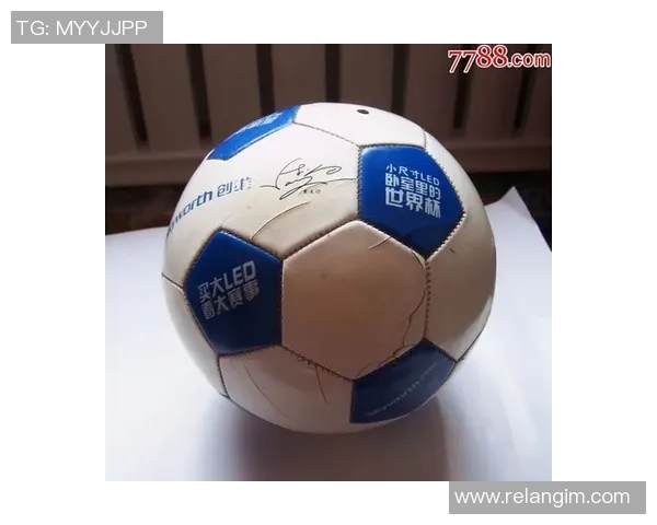 收集足球明星签名的便捷软件助你轻松打造个人收藏册