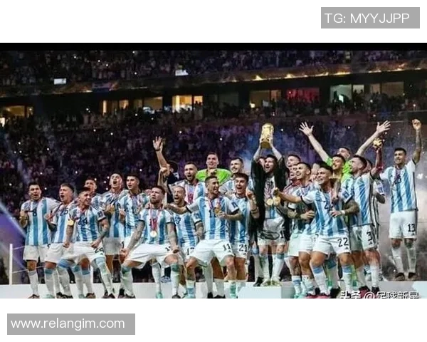 足球场上的爱情与荣耀他与她的梦想交织成的浪漫传奇 足球场上的爱情与荣耀他与她的梦想交织成的浪漫传奇