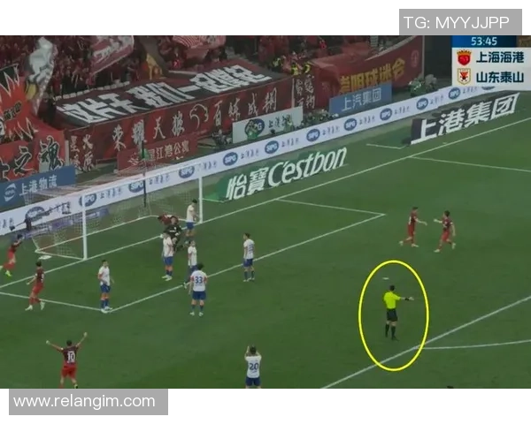 足球明星手球误判引发争议视频曝光引发球迷热议与裁判判罚讨论 足球明星手球误判引发争议视频曝光引发球迷热议与裁判判罚讨论