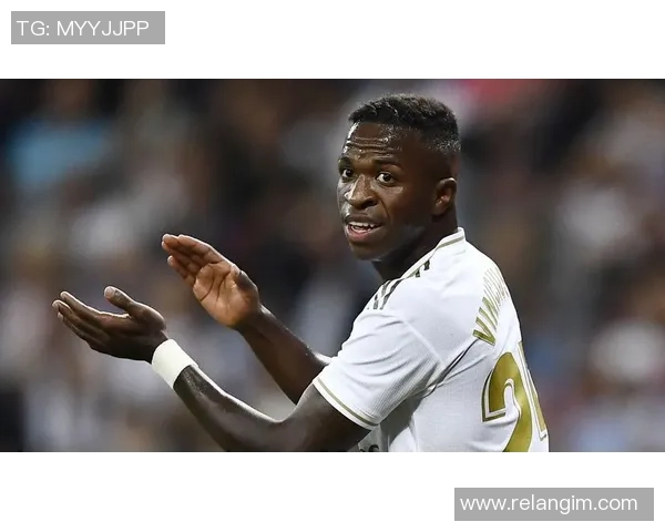 国际足球明星的英文名字与成就解析，探索他们的辉煌职业生涯与影响力